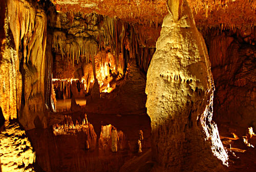 Część jaskini ze stojącą wodą