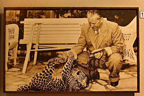 Tito na Brijuni ze swoimi zwierzętami