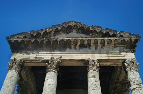 Front świątyni