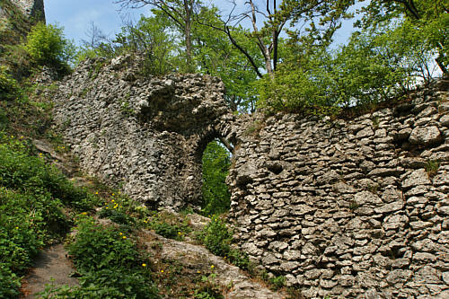 Mury zamku dolnego wschodniego