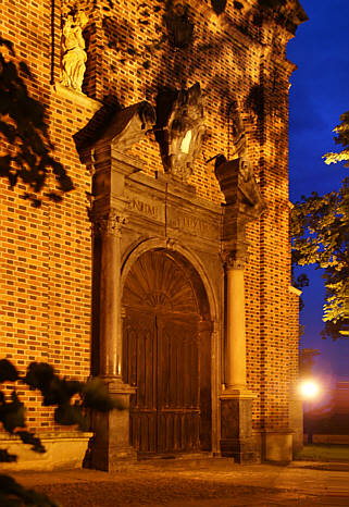 Brama katedralna z XIV wieku