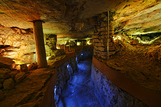Podziemna trasa turystyczna w neolitycznej kopalni