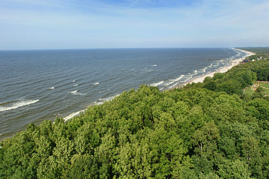 Widok z zabytkowej latarni na Bałtyk (na wschód)