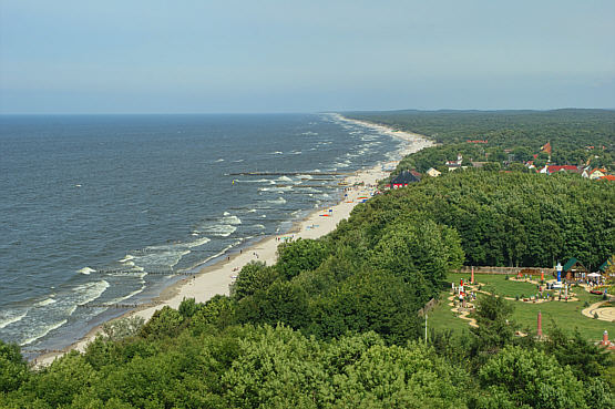 Wybrzeże Bałtyku i fragment parku miniaturowych latarni